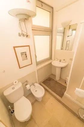 Tek Büyük veya İki Ayrı Yataklı Oda, Özel Banyo (U Liotru)
