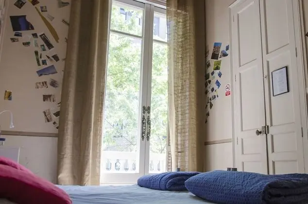 Tek Büyük Yataklı Oda, Ortak Banyo