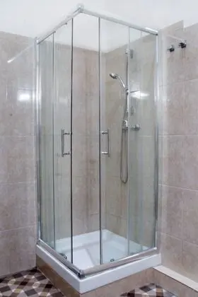 Tek Büyük Yataklı Oda, Ortak Banyo