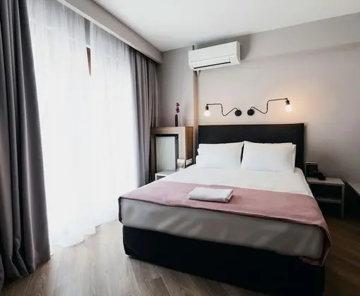 Tek Büyük Yataklı Oda, Balkon