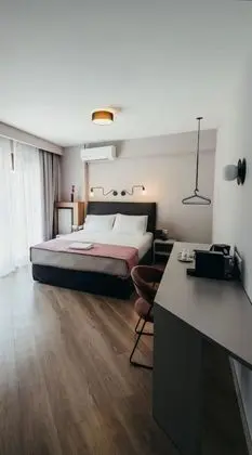 Tek Büyük Yataklı Oda, Balkon