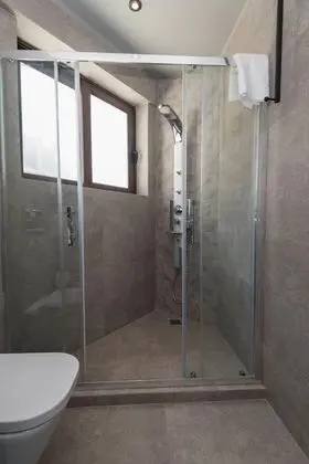 Tek Büyük Yataklı Oda, Balkon