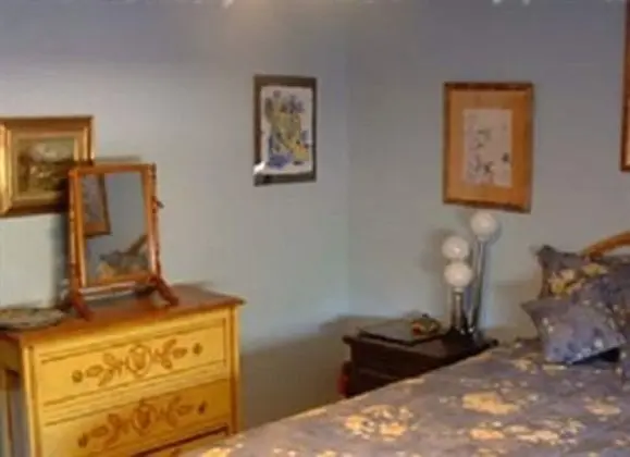 Oda, 1 Büyük (Queen) Boy Yatak, Ortak Banyo