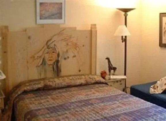 Oda, 1 Büyük (Queen) Boy Yatak, Ortak Banyo