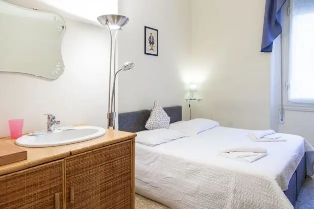 Tek Büyük veya İki Ayrı Yataklı Oda, Ortak Banyo