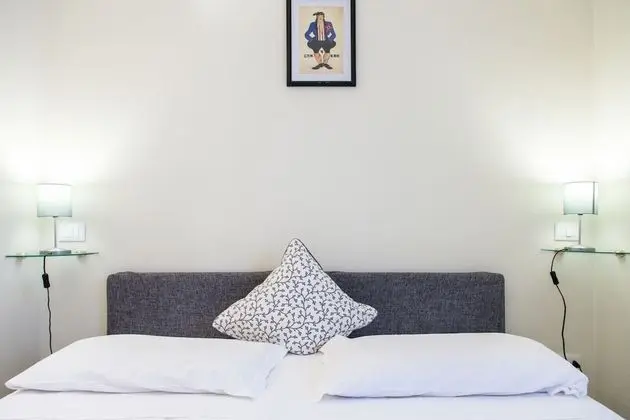 Tek Büyük veya İki Ayrı Yataklı Oda, Ortak Banyo