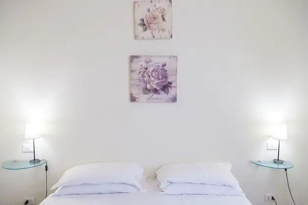 Tek Büyük veya İki Ayrı Yataklı Oda, Ortak Banyo