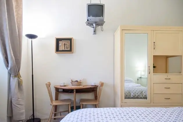 Tek Büyük veya İki Ayrı Yataklı Oda, Ortak Banyo