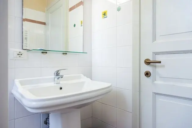 Tek Büyük veya İki Ayrı Yataklı Oda, Ortak Banyo