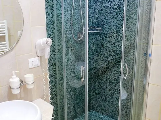 Üç Kişilik Oda