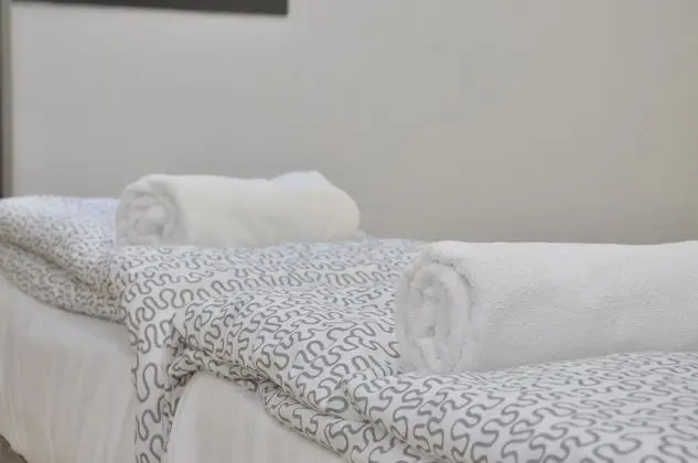 İki Ayrı Yataklı Oda, Ortak Banyo