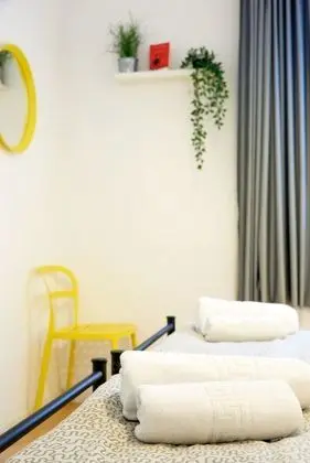 İki Ayrı Yataklı Oda, Ortak Banyo