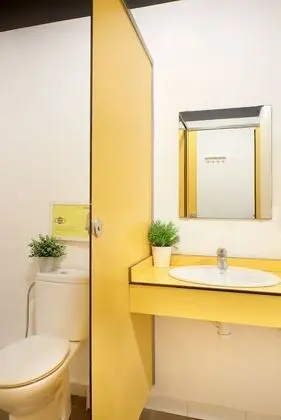 İki Ayrı Yataklı Oda, Ortak Banyo