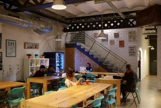 İki Ayrı Yataklı Oda, Ortak Banyo