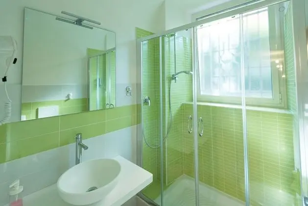 Üç Kişilik Oda (Velocipede)