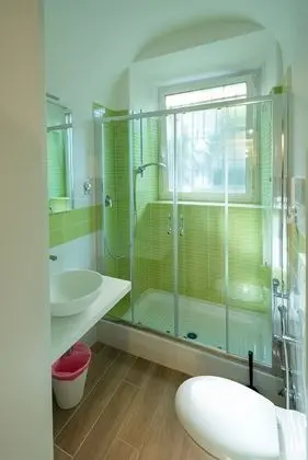 Üç Kişilik Oda (Velocipede)