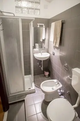 Deluxe Tek Büyük Yataklı Oda, Birden Çok Yatak, Özel Banyo