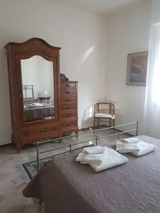 Tek Büyük Yataklı Oda, Ortak Banyo