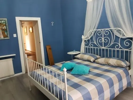 Tek Büyük Yataklı Oda, Ortak Banyo