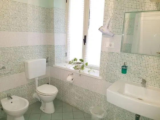 Tek Kişilik Oda, Ortak Banyo