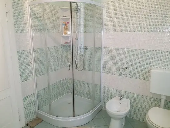 Tek Kişilik Oda, Ortak Banyo