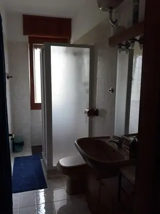 Üç Kişilik Oda, Ortak Banyo