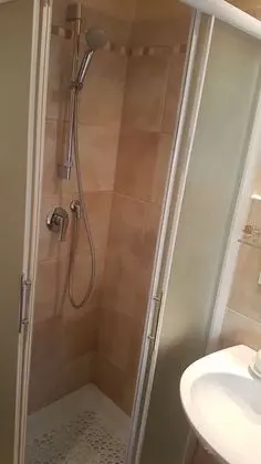 Tek Büyük Yataklı Oda, Banyolu/Duşlu