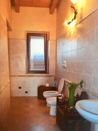 Üç Kişilik Oda, Ortak Banyo