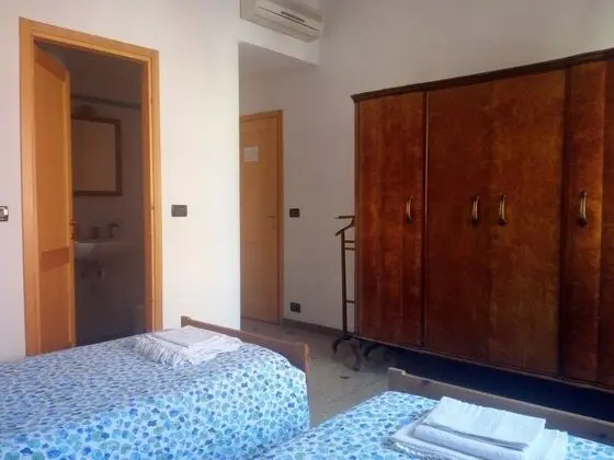 Basic Tek Büyük veya İki Ayrı Yataklı Oda