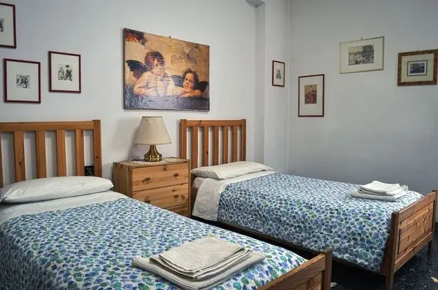 Standard Tek Büyük veya İki Ayrı Yataklı Oda (Private External Bathroom)