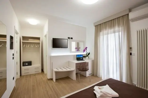 Tek Büyük veya İki Ayrı Yataklı Oda, Balkon