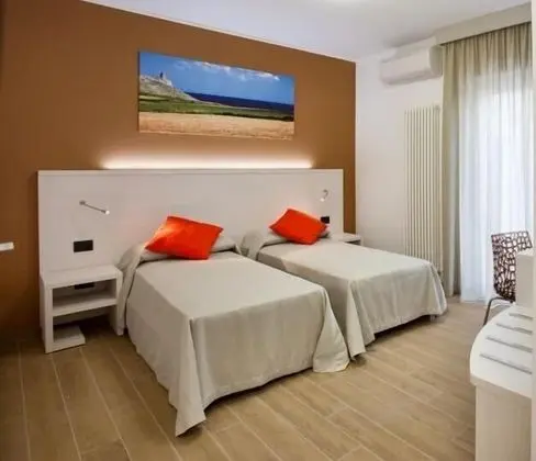 Tek Büyük veya İki Ayrı Yataklı Oda, Balkon