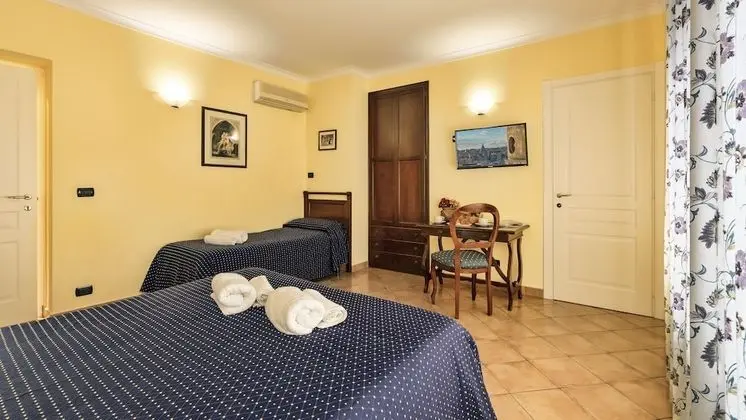 Üç Kişilik Oda
