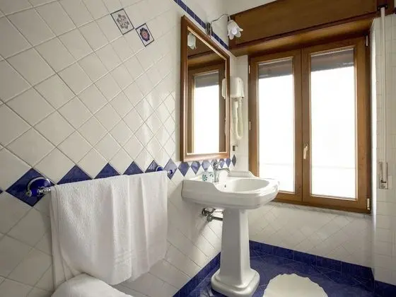 Üç Kişilik Oda
