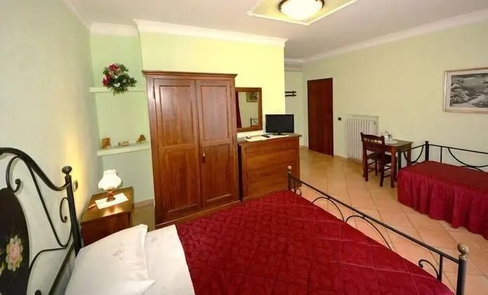 Üç Kişilik Oda