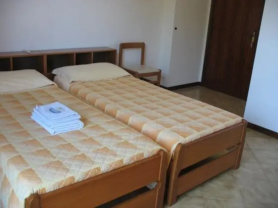 Economy Tek Büyük veya İki Ayrı Yataklı Oda, Bahçe Manzaralı, Zemin Kat