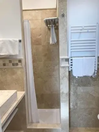 Tek Büyük Yataklı Oda, Ek Bina (Specchi)