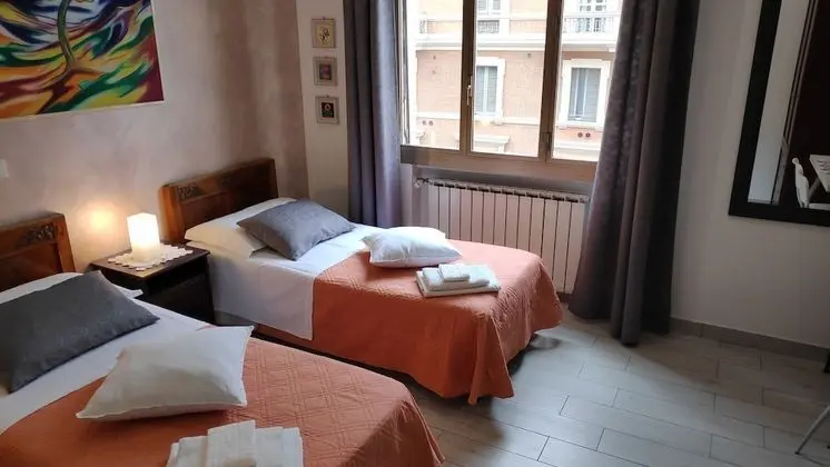 Tek Büyük veya İki Ayrı Yataklı Oda, Banyolu/Duşlu, Şehir Manzaralı