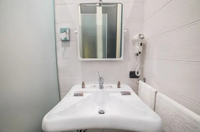 Economy Tek Büyük Yataklı Oda
