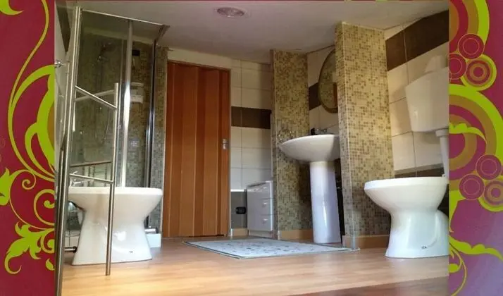 Tek Büyük veya İki Ayrı Yataklı Oda, Ortak Banyo