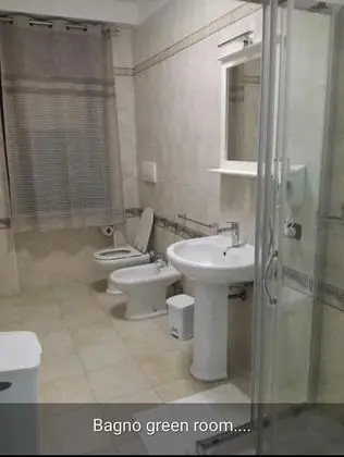 Tek Büyük veya İki Ayrı Yataklı Oda, Engellilere Uygun, Sigara İçilmez