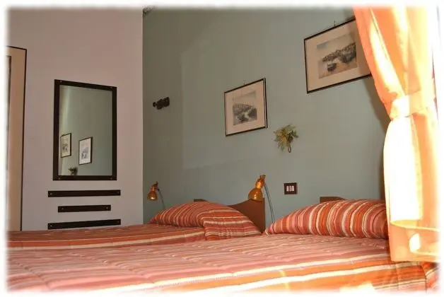 Basic Tek Büyük veya İki Ayrı Yataklı Oda, Birden Çok Yatak, Ortak Banyo