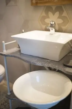 Üç Kişilik Oda