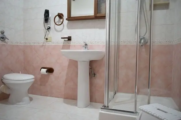 Romantic Üç Kişilik Oda, Sigara İçilmez, Özel Banyo