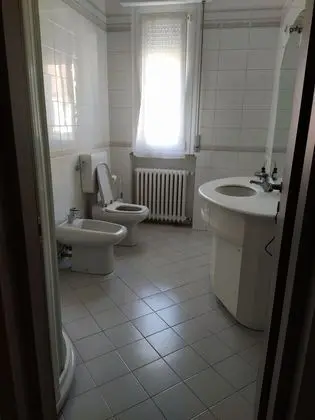Dört Kişilik Oda, Ortak Banyo
