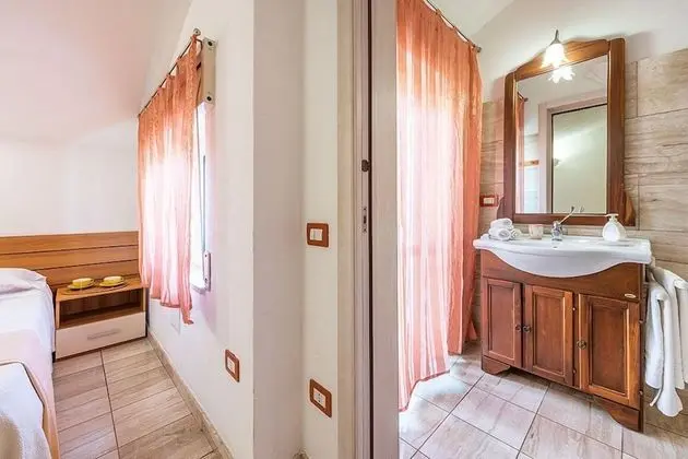 Economy Tek Büyük veya İki Ayrı Yataklı Oda