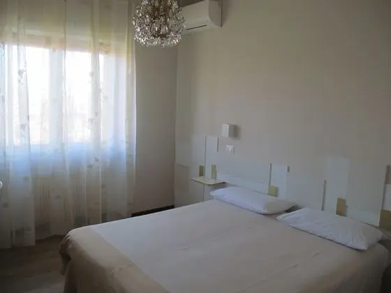 Tek Büyük veya İki Ayrı Yataklı Oda, Bahçe Manzaralı