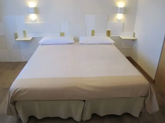 Tek Büyük veya İki Ayrı Yataklı Oda, Bahçe Manzaralı