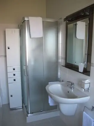 Tek Büyük veya İki Ayrı Yataklı Oda, Bahçe Manzaralı