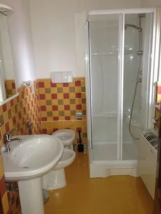 Tek Büyük Yataklı Oda, Sigara İçilmez, Özel Banyo (Ginestra)